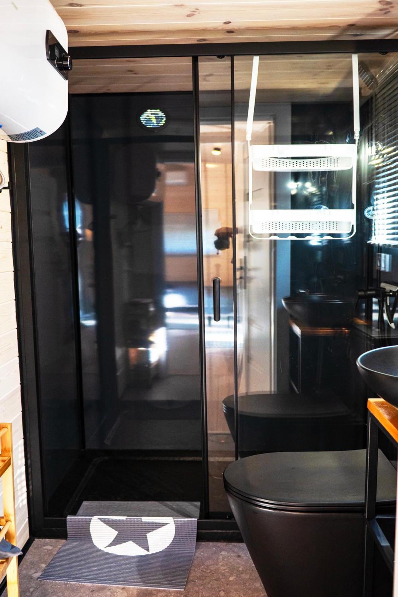 3 Widoki Kiekrz -domki Tiny House Z Prywatna Plaza I Pomostem Nad Jeziorem Kierskim