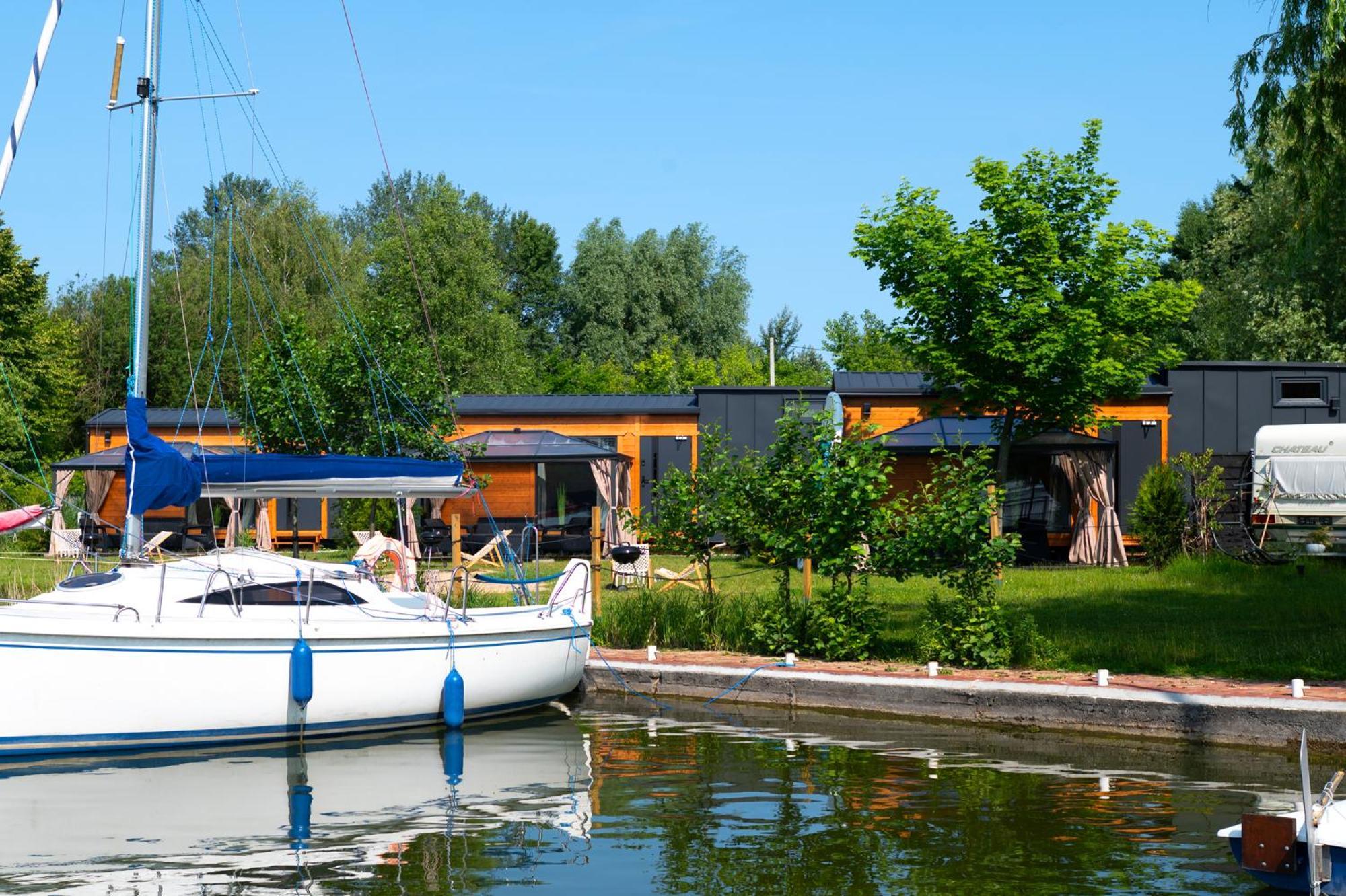 3 Widoki Kiekrz -domki Tiny House Z Prywatna Plaza I Pomostem Nad Jeziorem Kierskim Campingplasser Poznań