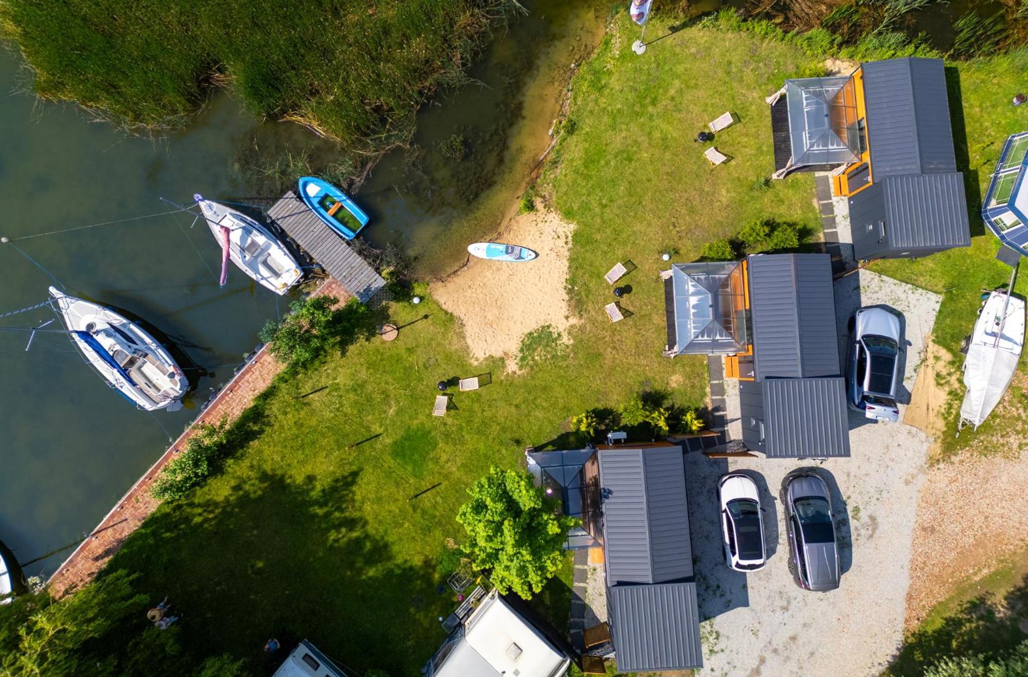 3 Widoki Kiekrz -domki Tiny House Z Prywatna Plaza I Pomostem Nad Jeziorem Kierskim Poznań