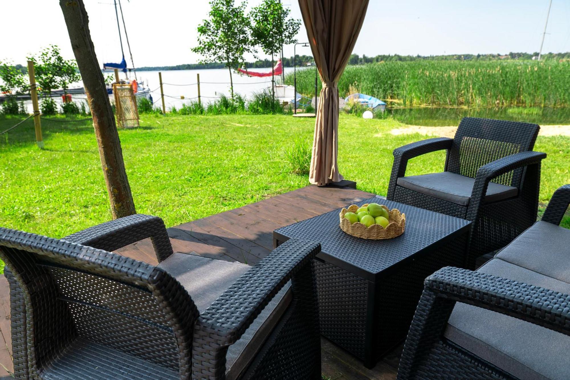 3 Widoki Kiekrz -domki Tiny House Z Prywatna Plaza I Pomostem Nad Jeziorem Kierskim Campsite