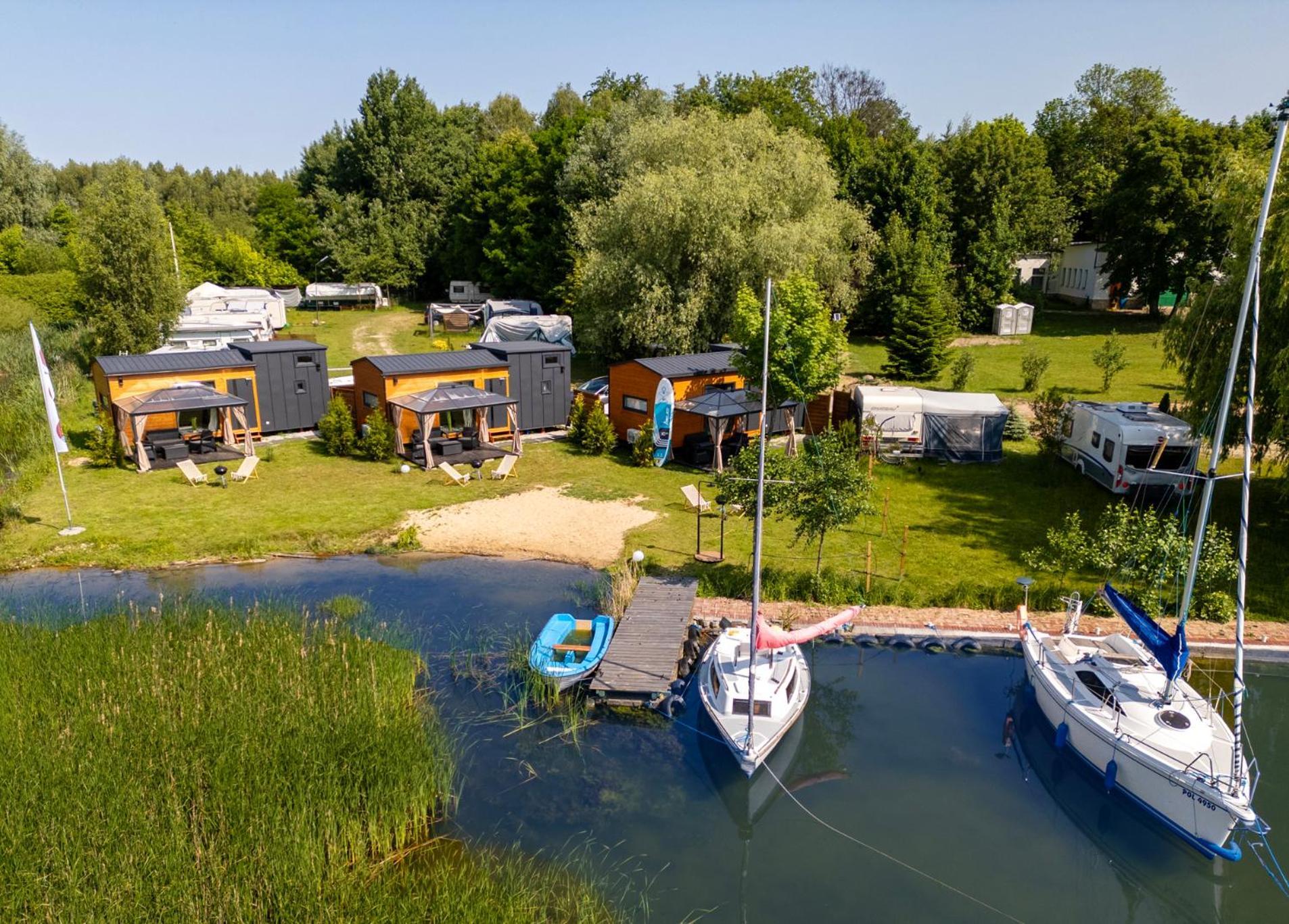 3 Widoki Kiekrz -domki Tiny House Z Prywatna Plaza I Pomostem Nad Jeziorem Kierskim Campsite
